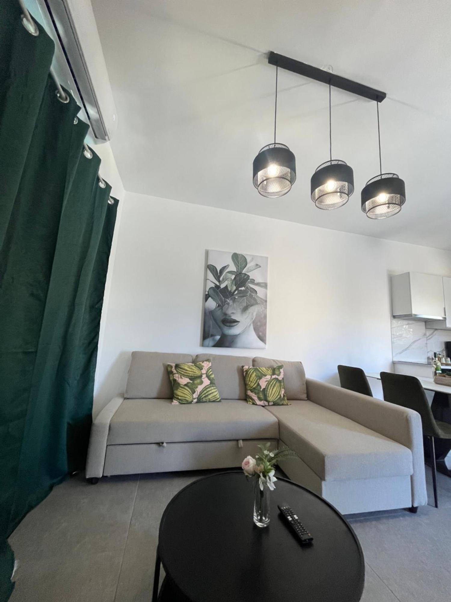 Serenityone - Centrally Located One Bedroom Apt Ajía Nápa Eksteriør bilde