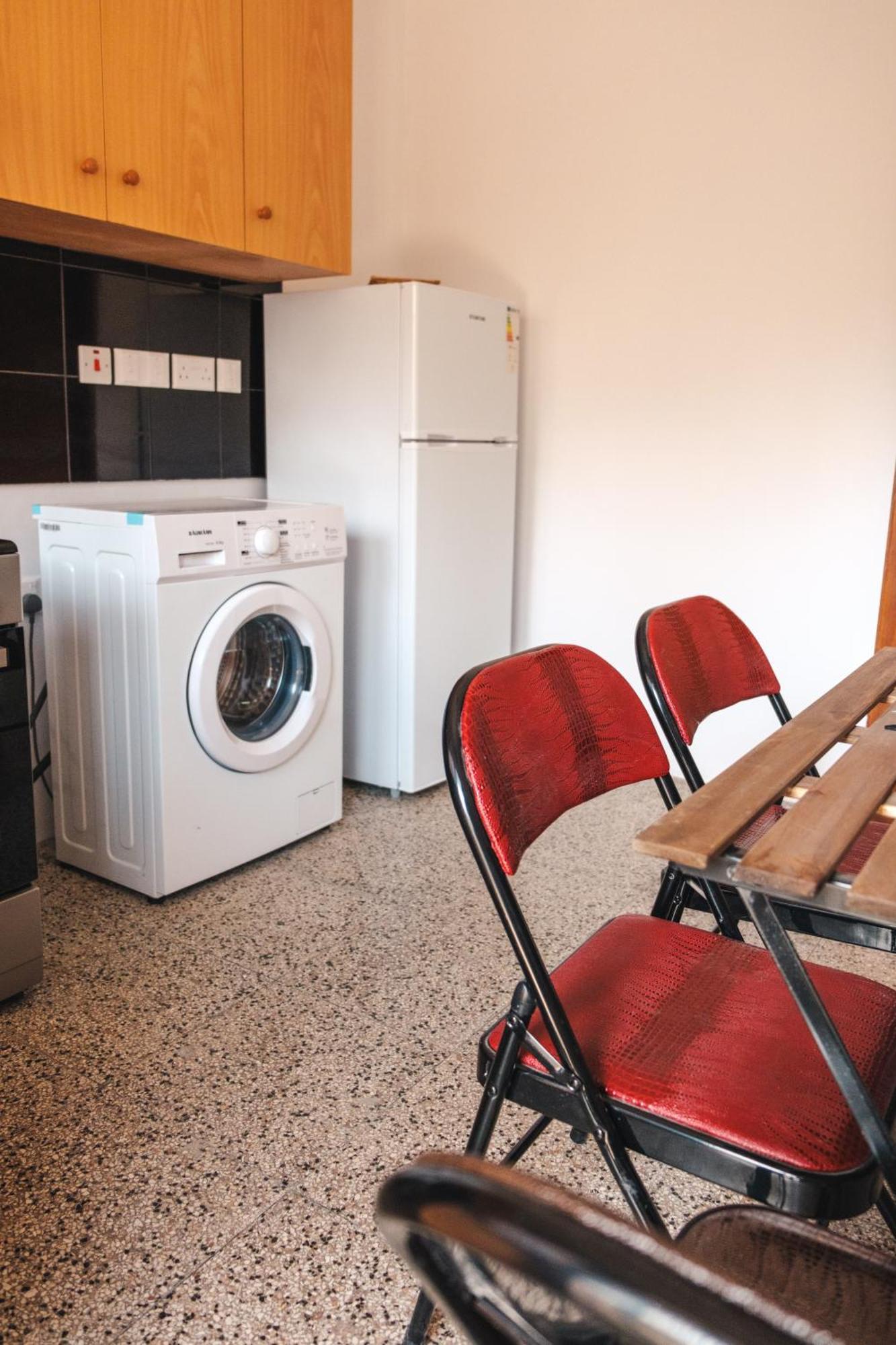 Serenityone - Centrally Located One Bedroom Apt Ajía Nápa Eksteriør bilde