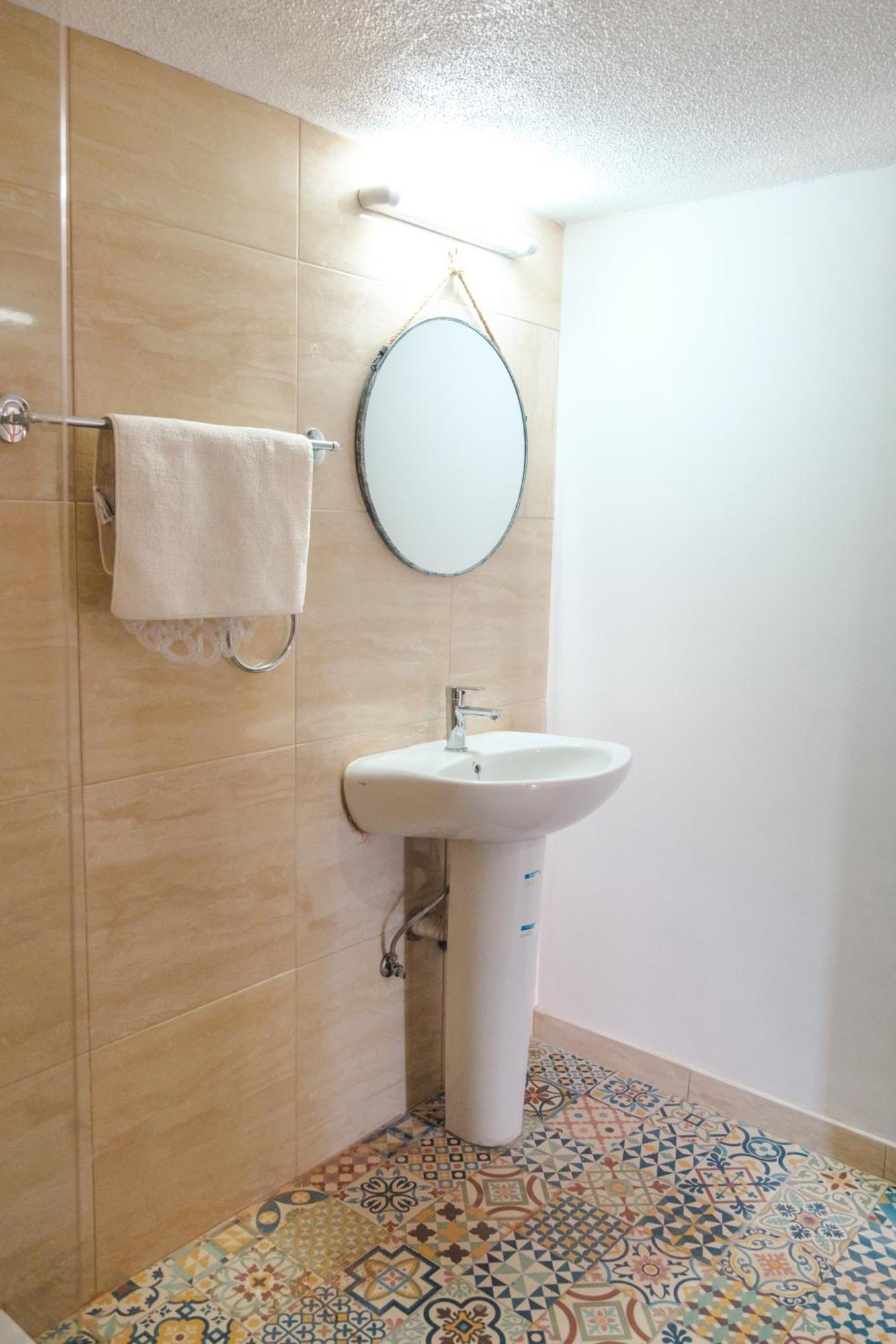 Serenityone - Centrally Located One Bedroom Apt Ajía Nápa Eksteriør bilde
